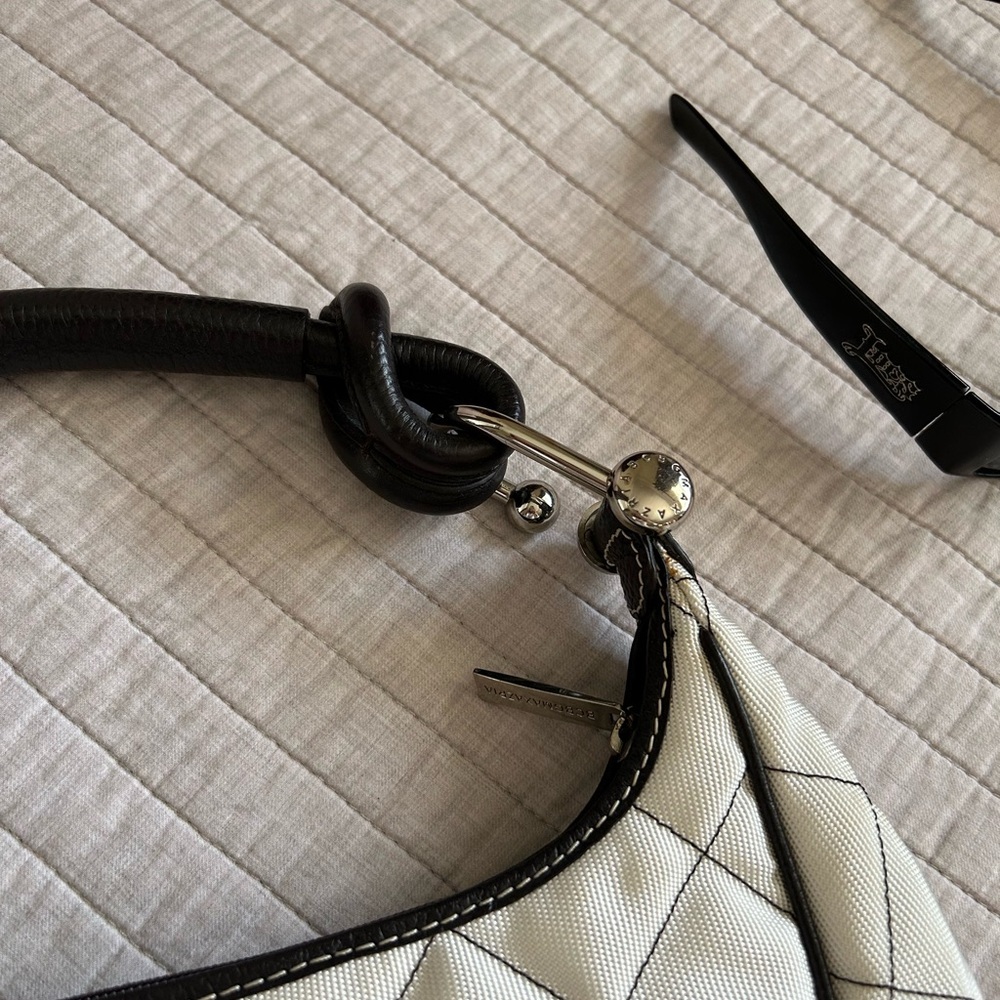 BCBG Y2K rare quilted, off-white, brown leather shoulder bagette small - Picture 4 of 16